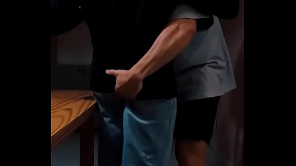 Deportista atletico me folla despues de conocerlo en el bar y tomar unas copas